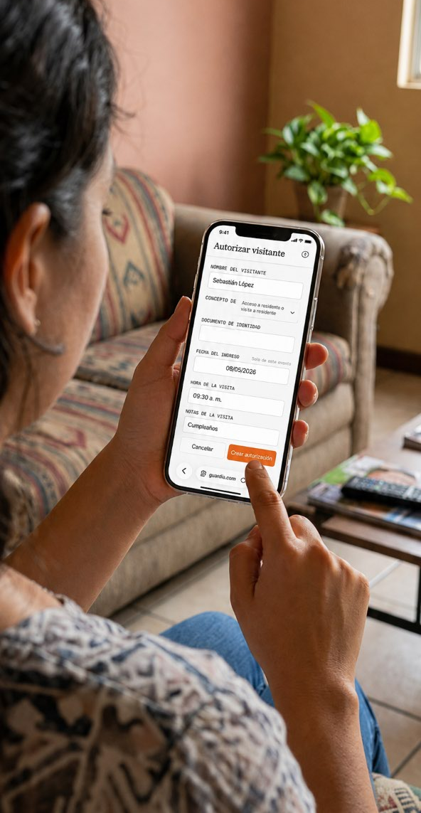 Residente autorizando una visita desde su teléfono